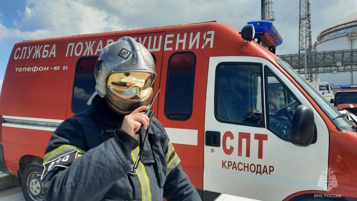 В Краснодаре сгорела легковушка в микрорайоне Гидростроителей