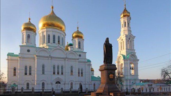 Рождественские ярмарки и казачьи разводы: Митрополит призвал Голубева благоустроить Соборную площадь