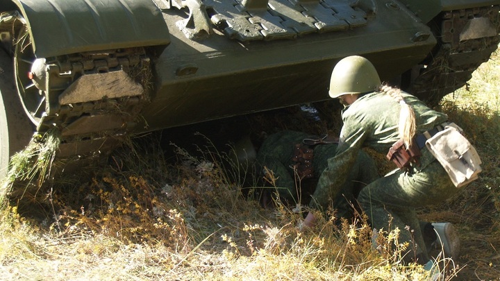 В Ростовской области военнослужащий-контрактник попал под гусеницы танка