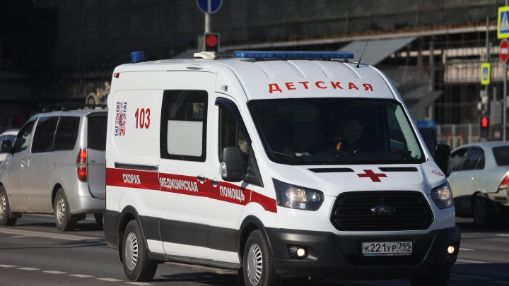 В Москве сброшенная мужчиной с 24-го этажа бутылка упала на голову девочке