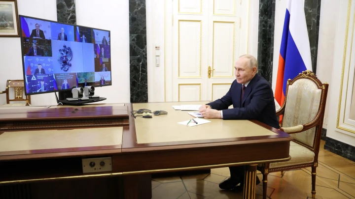 Во время совещания с Путиным раздался настойчивый звонок