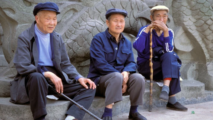 Почему в Китае никогда не помогают незнакомцам? Всё из-за пожилых падальщиков