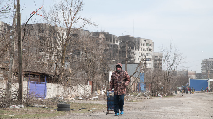 Украина публично отказала мариупольцам в спасении. Циничный шаг объяснил блогер