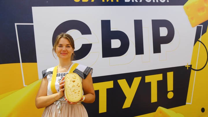 Ученые рассказали о неочевидной пользе сыра - он снижает уровень холестерина