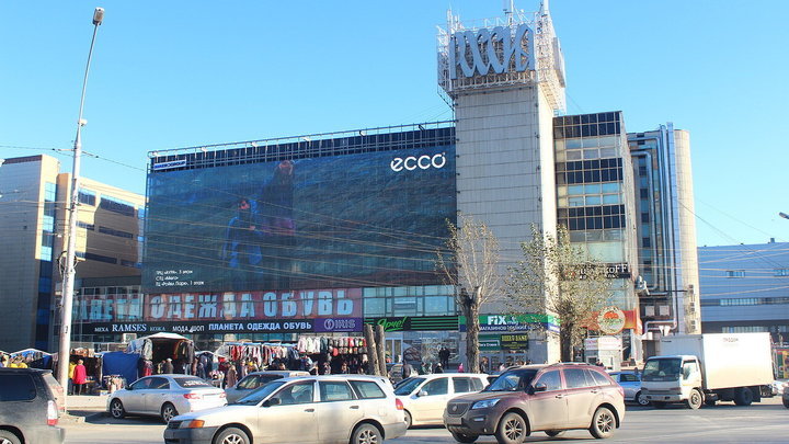 Пятый этаж торгового центра ГУМ Россия продают почти за 400 млн рублей в Новосибирске