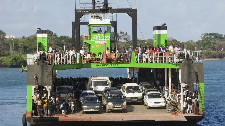 Керченская переправа закрыта вторые сутки из-за сильного ветра