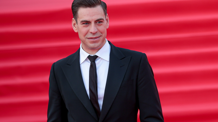 Прищур от солнца. Актёр Дюжев странно поздравил буряток - коллега артиста отреагировал: Заигрался