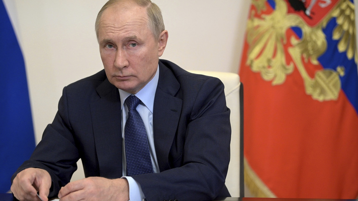 Сатановский перечислил восемь попыток свалить Путина