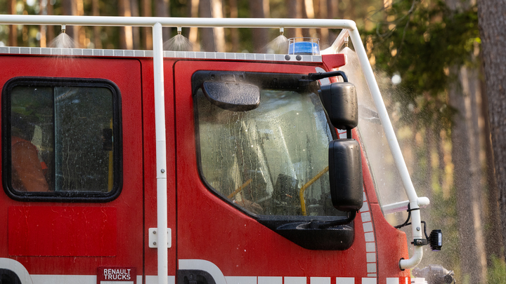 Химический завод взлетел на воздух на юге Франции. Жители сообщают об огромном столбе дыма