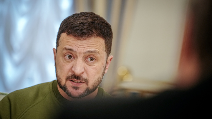 Зеленский оказался заперт на Украине. Западные турне отменяются