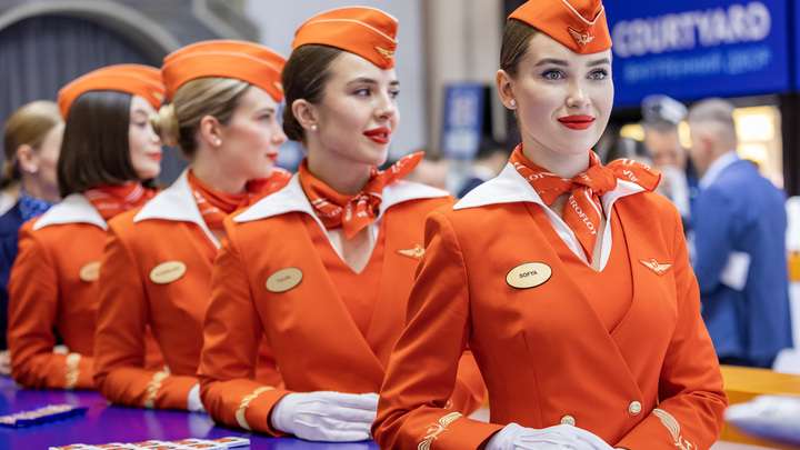 Работа бортпроводника: что скрывается за улыбкой?