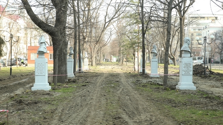 Благоустройство завершат до 30 июля: В Краснодаре обновляют Мариинский бульвар