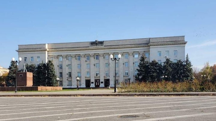 Британская газета опубликовала фото с привязанными к столбу жителями Херсона