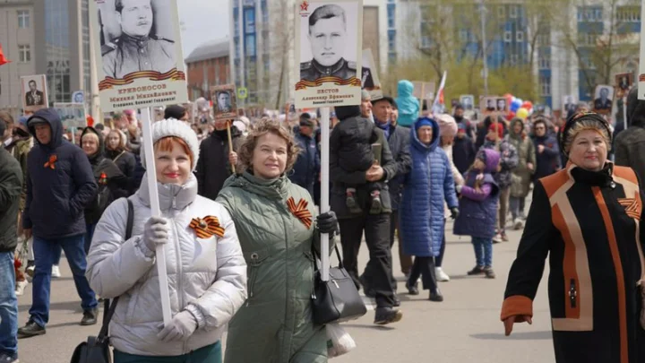 День Победы в Иркутске 2025: шествие парадных рассчетов, Бессмертный полк, праздничный фейерверк