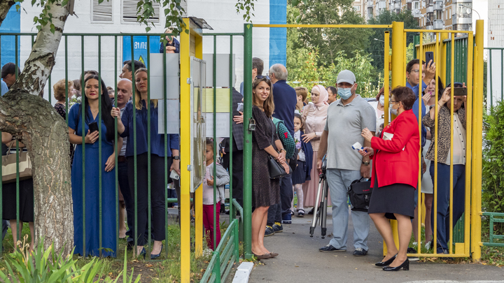 Отравление 19 детей в петербургской гимназии проверит следственный комитет