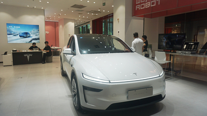 Последней крупной покупкой Старовойтова стала бэушная Tesla