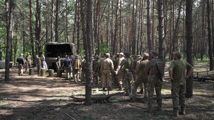 Побег в духе Здравствуйте, я ваша тётя!: На границе Украины остановили подозрительную даму