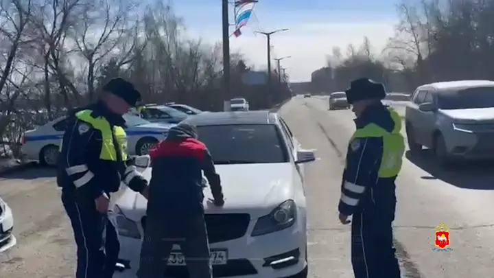 Три в одном: полиция задержала автомобиль с нелегалами в Челябинской области