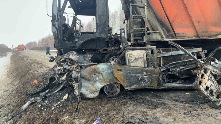 Легковушка врезалась на встречке в КАМАЗ в Арзамасском районе: есть жертвы
