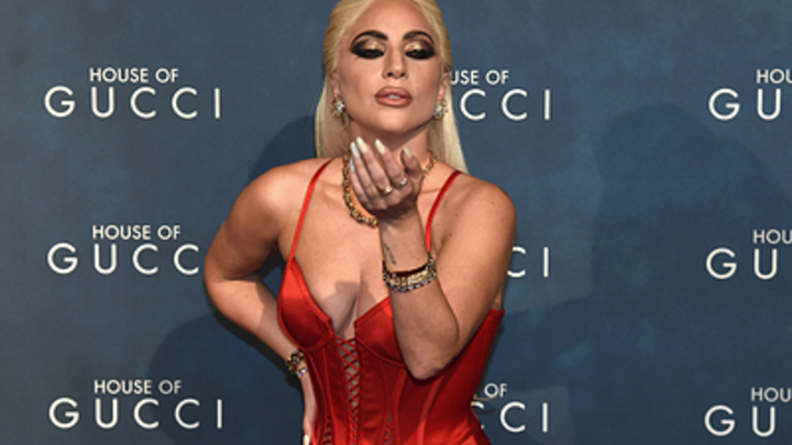 Леди Гага обозвала русских тупыми: Фанаты поставили фрик-певицу на место