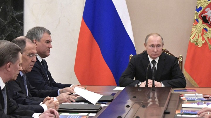 Каракас разберется с кризисом без иностранного вмешательства: Путин и члены Совбеза России обсудили ситуацию в Венесуэле