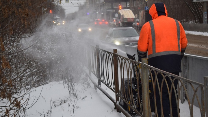 В Иванове городские службы бросили на борьбу со снегом 10 шнекороторов