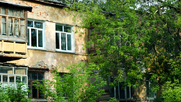 Следком проверит жалобы жителей муниципального дома в Тейкове на отсутствие света и подъездных путей