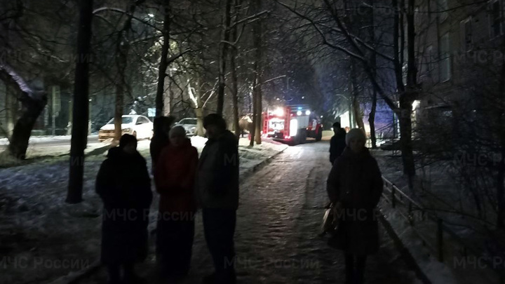 В Коврове из горящего дома эвакуировали 10 человек