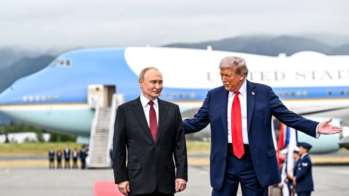 NPR: В отеле Анкориджа нашли документы о встрече Путина и Трампа и меню обеда