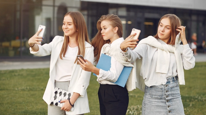 Жертва травли должна платить за айфон обидчика?