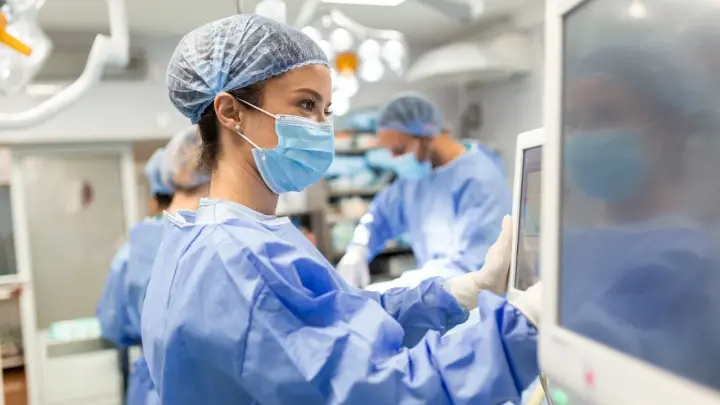 Молодец, хоть и чокнутая на всю голову: Ребёнка с лейкемией спасла незнакомка-герой