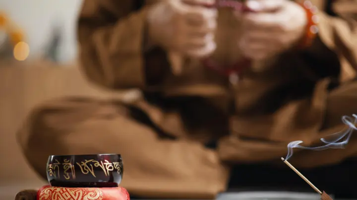 Решит не Пекин, а монахи: Далай‑лама передал сигнал своему преемнику