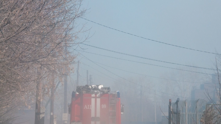 В Краснодарском крае после падения обломков БПЛА загорелся автомобиль