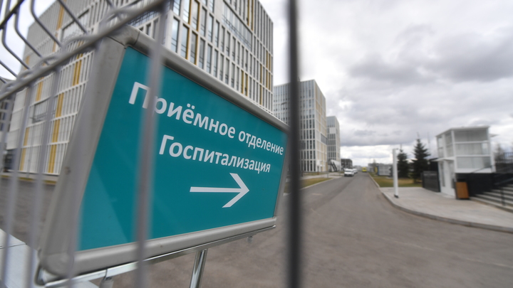 В Петербурженку плеснули нечто неизвестное. Она в больнице с химическими ожогами