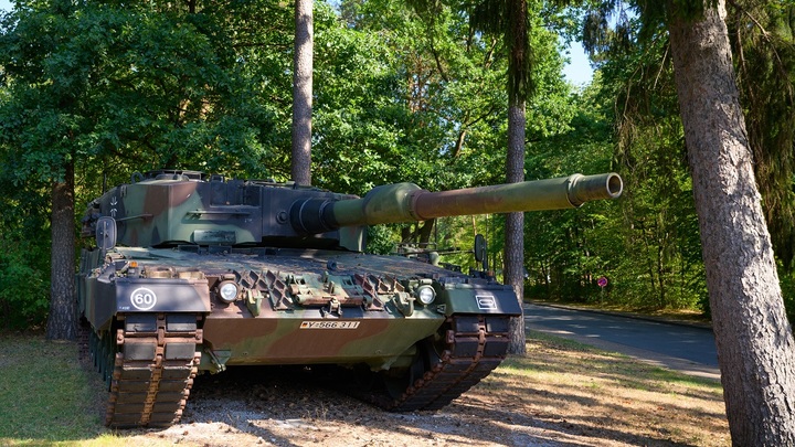 Немецкий концерн объявил о готовности направить Украине разносортицу танков Leopard