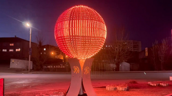 Светящийся шар появился на одной из улиц Улан-Удэ