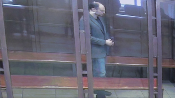 Журналист Владимир Кара-Мурза* получил 25 лет колонии строгого режима за госизмену
