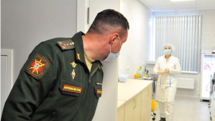 Идут отдельным списком: За шесть месяцев в ЮВО вакцинируют от ковида свыше 225 тысяч военных