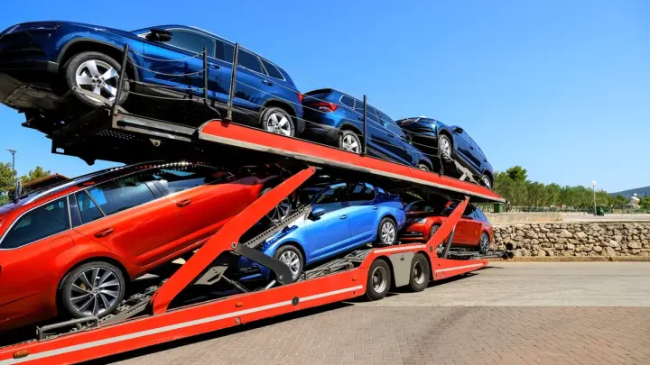 Польскую компанию оштрафовали за экспорт люксовых авто в Россию