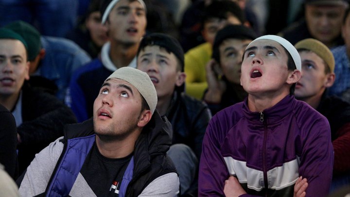 Вас там не добили, мы тут добивать будем!: толпа едва не разорвала бойца СВО в чеховском кафе