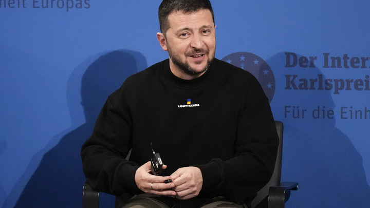 Злая ошибка: Украинский генерал прошёлся по Зеленскому после слов о России