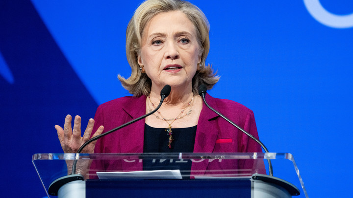 Экс-госсекретарь США Клинтон отметила влияние Путина в мире