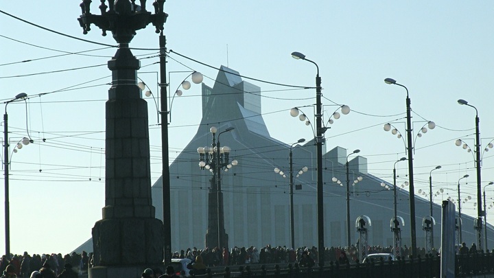 Жителей Латвии выгоняют из страны советами об интеграции