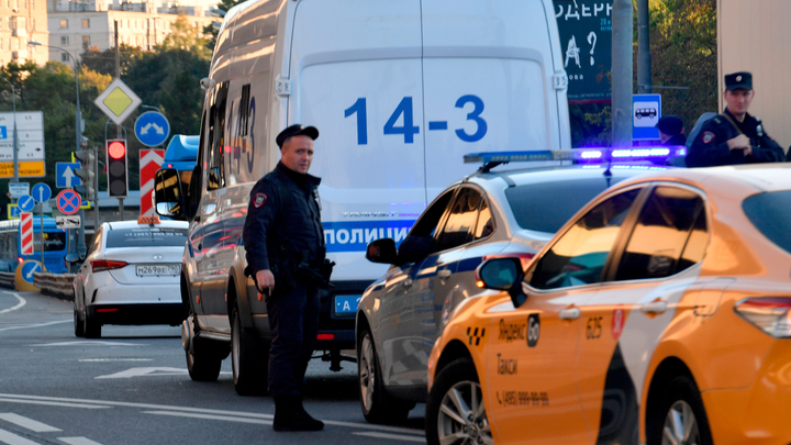 Ты точно свинья!: в Челябинске мигрант-таксист приехал не туда и обматерил пассажирку