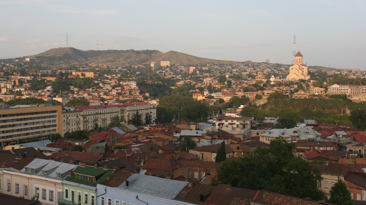 Грузинские депутаты устроили массовую драку, поспорив об иноагентах