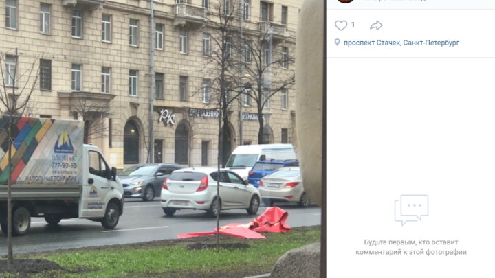 Транспарант сдуло: сильный ветер повредил в Петербурге украшения ко Дню Победы