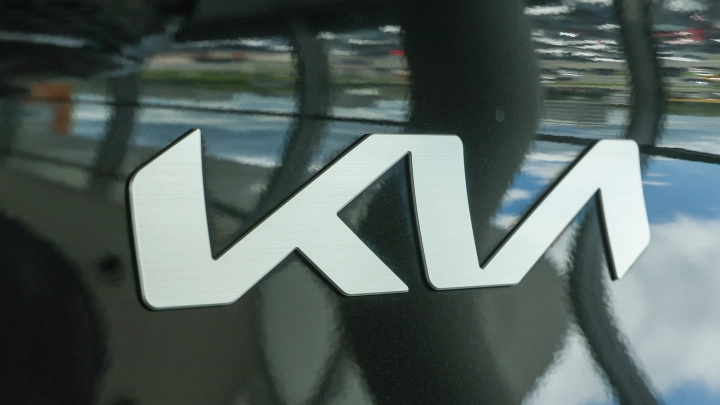 В России стартовали продажи Kia K8 2025 года корейской сборки. Цена вопроса?