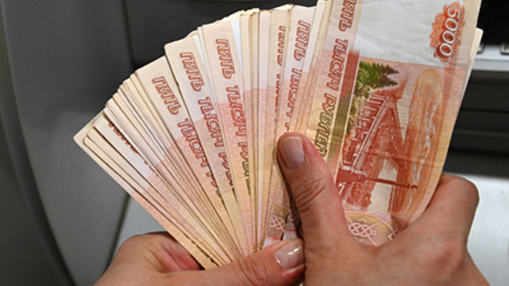 У жителей Свердловской области за год выросли запросы по зарплате