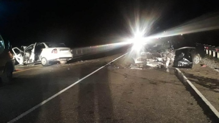 В лобовом столкновении на трассе М-4 Дон в Туапсинском районе погибли 3 молодых мужчин