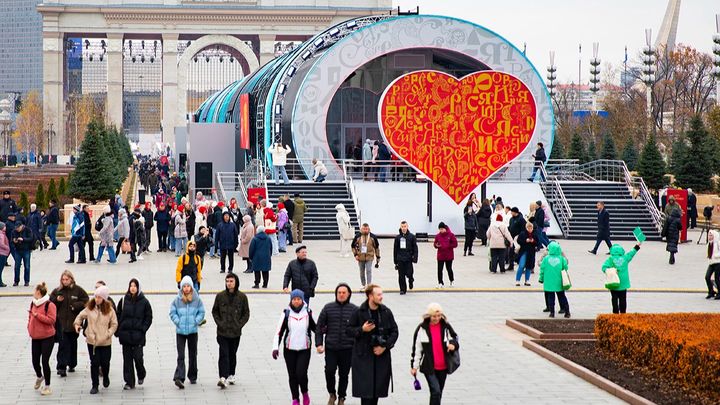 Выставку Россия на ВДНХ в первый день посетили более 190 тысяч человек